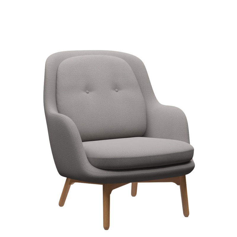 JH5 Fri Lounge Chair – Beige, Clear Lacquered Oak Legs