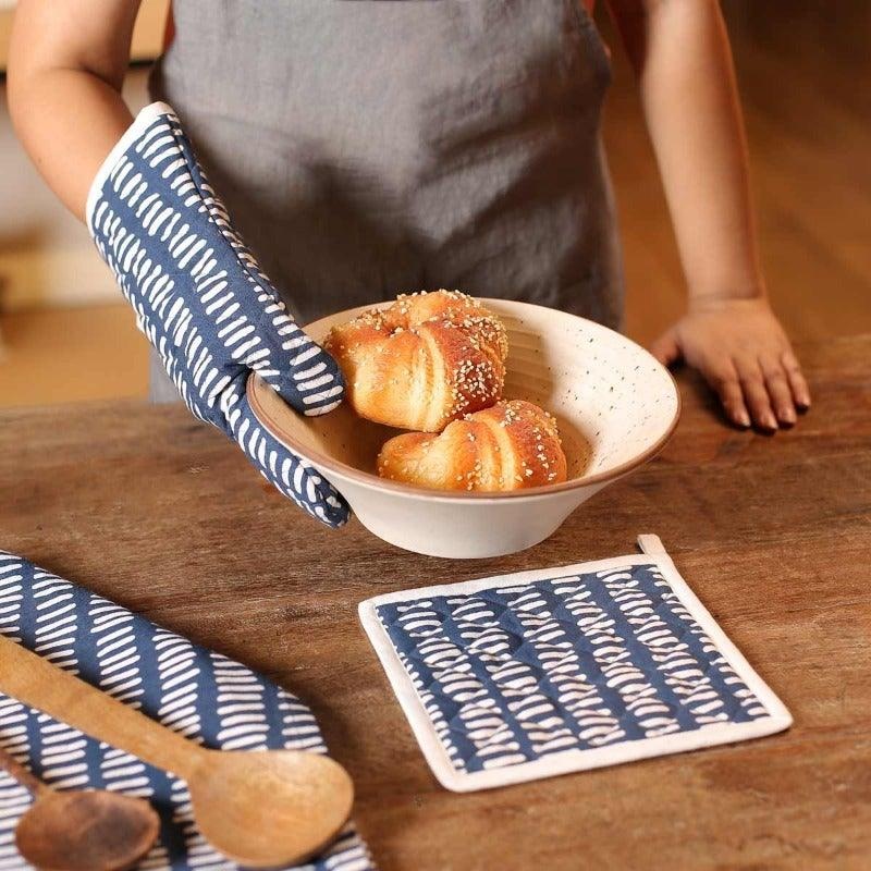 Linije Indigo & White Oven Gloves