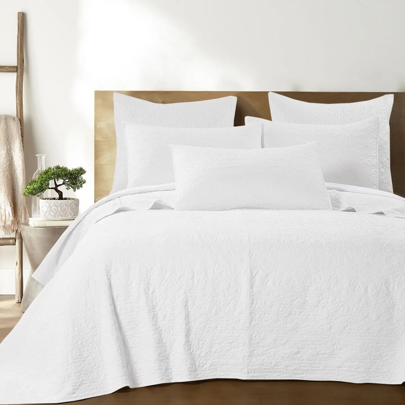 Emory White Quilt Set